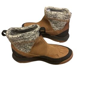 Merrell Black and Gray Knit Cuff Boots
